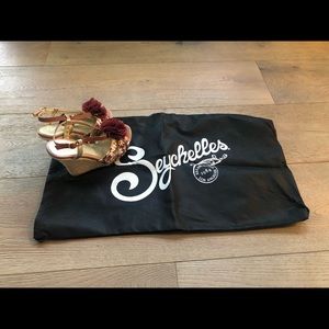 Seychelles wedges with flower design, size 6